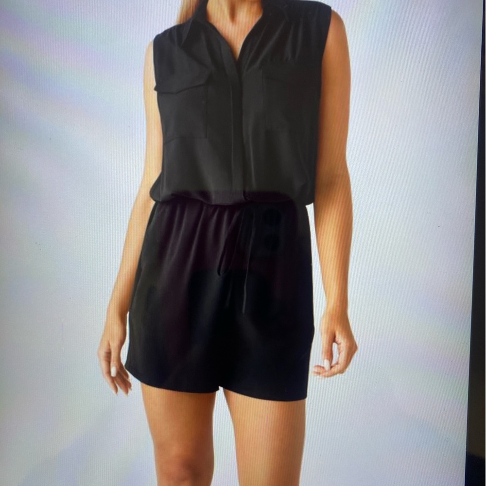 X-LARGE.  HALARA SLEEVELESS BUTTON DRAWSTRING ROMPER
